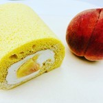 桃のロール：高級ふわふわロールケーキ専門店（狭山市）
