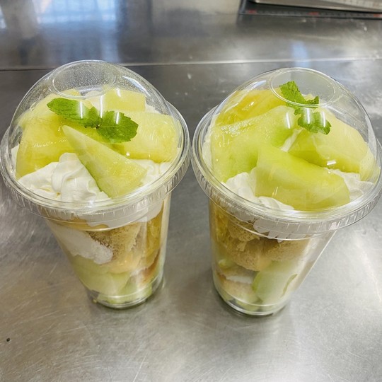 メロンのロールケーキ：高級：ふわふわロールケーキ専門店（狭山市）