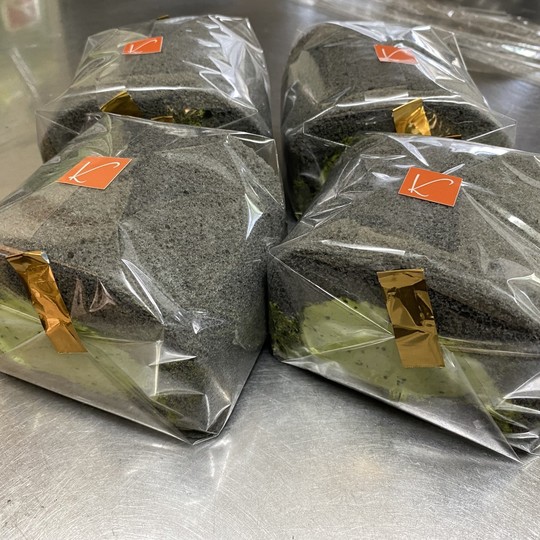 抹茶：高級：ふわふわロールケーキ専門店（狭山市）