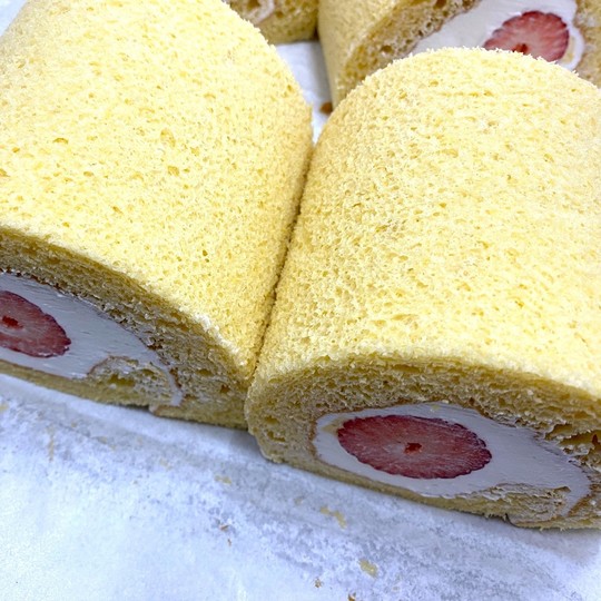 苺（イチゴ）：高級:ふわふわロールケーキ専門店（狭山市）